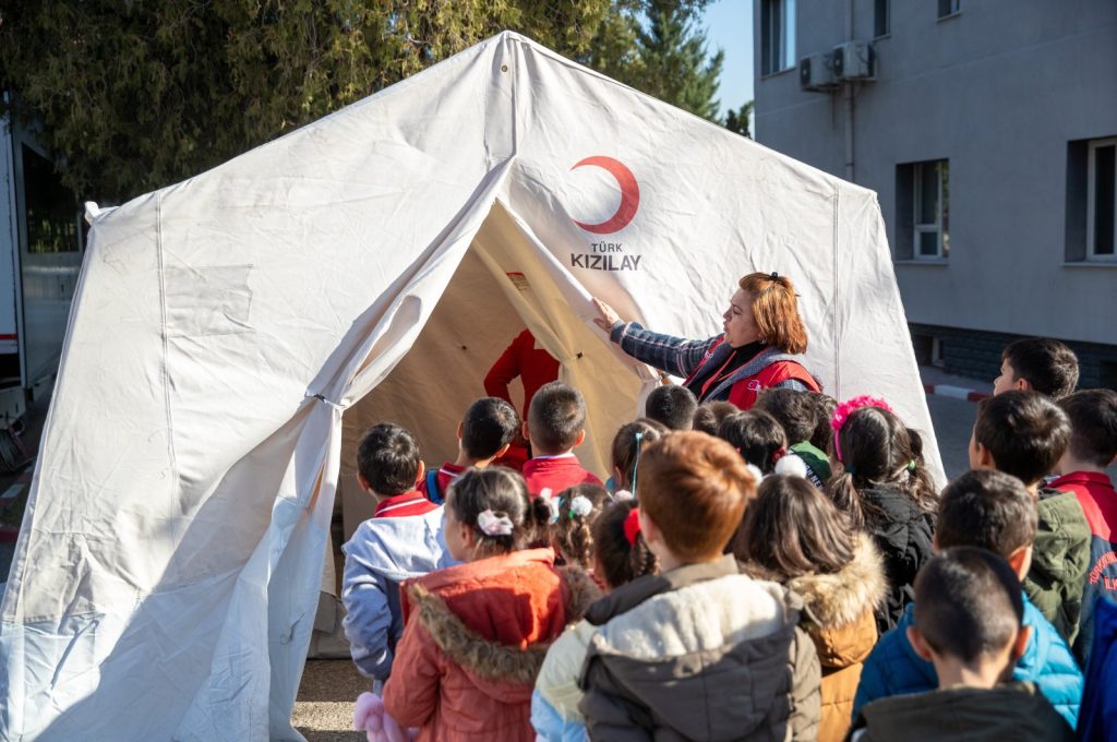 Turkish Red Crescent increases meal distribution to Gaza for relief