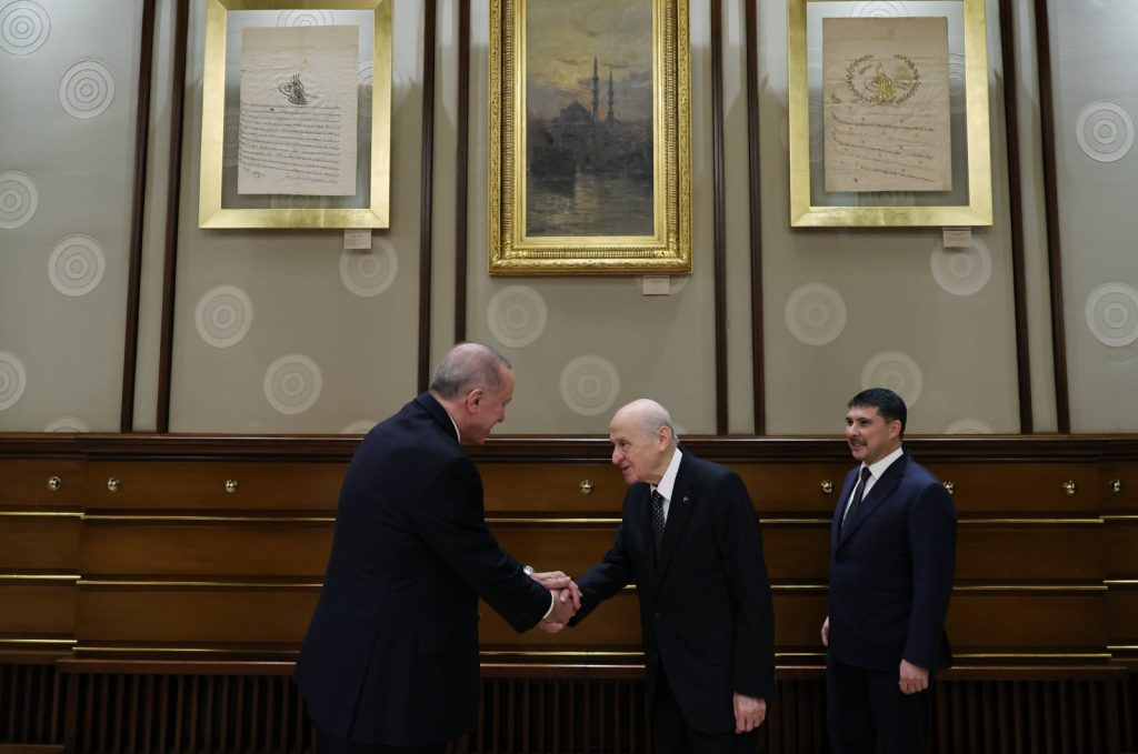 Political laziness: Opposition’s false hope in rifts within People’s Alliance