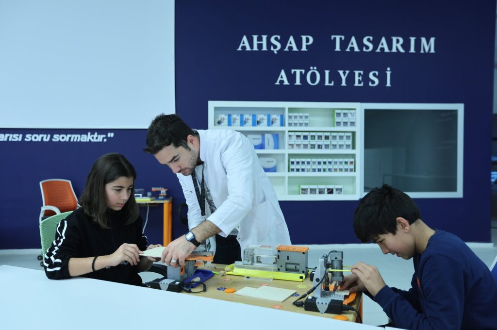 Türkiye to expand science outreach with 40 centers nationwide