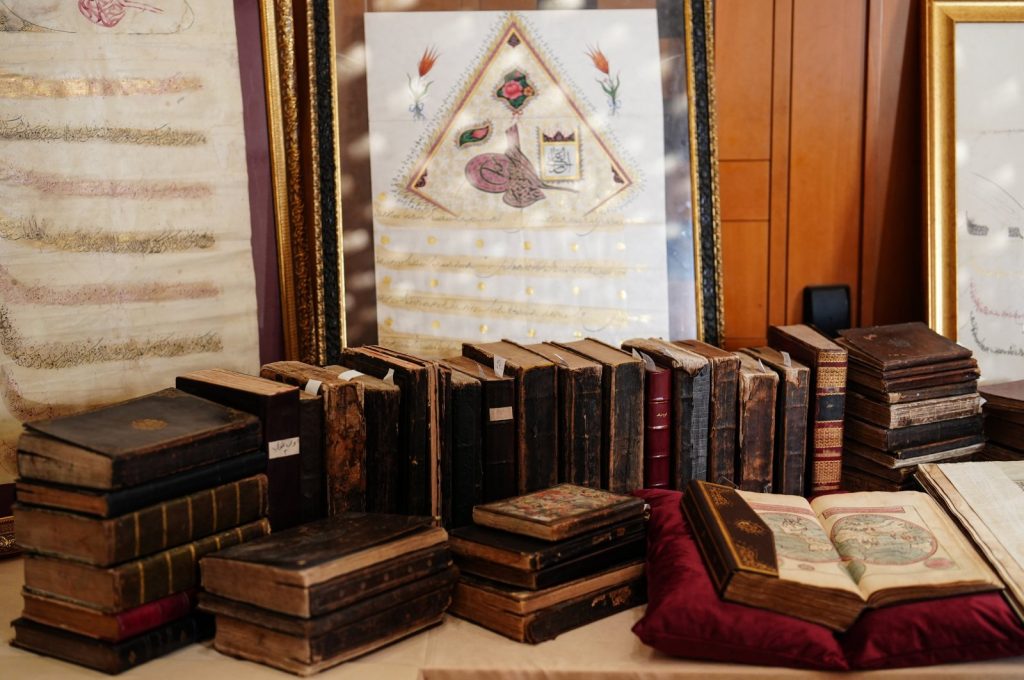 Istanbul auction showcases rare items, draws international interest