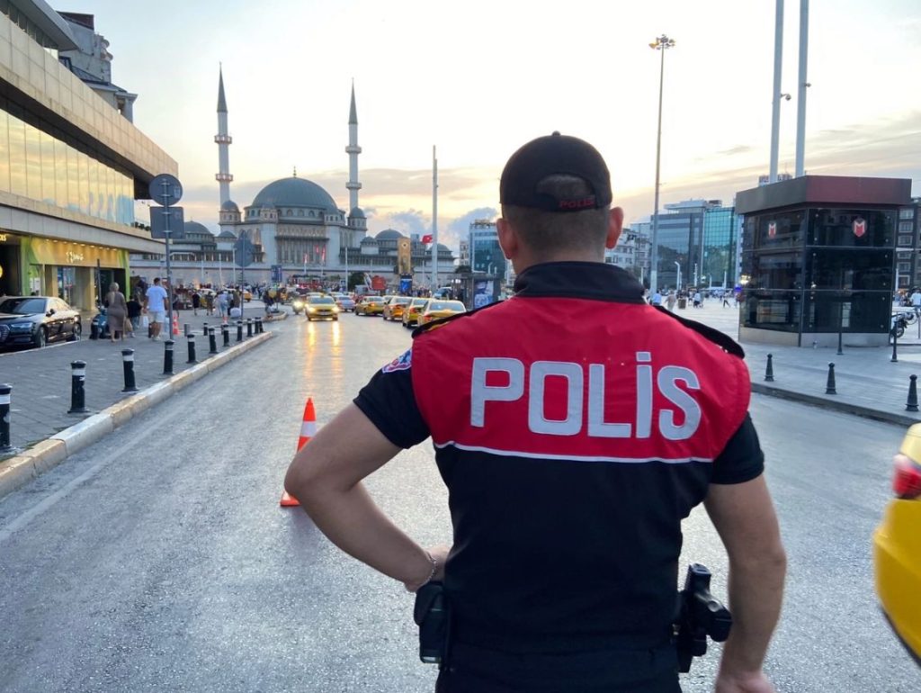 Norwegian Lawyer Robbed of $400,000 Cash in Istanbul: A Brazen Attack on High-Value Financial Transactions