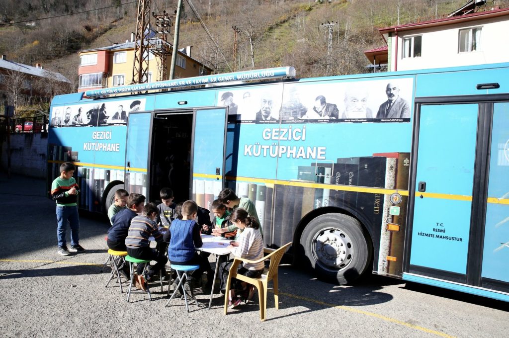 Mobile library tours Türkiye’s villages to make books accessible to all