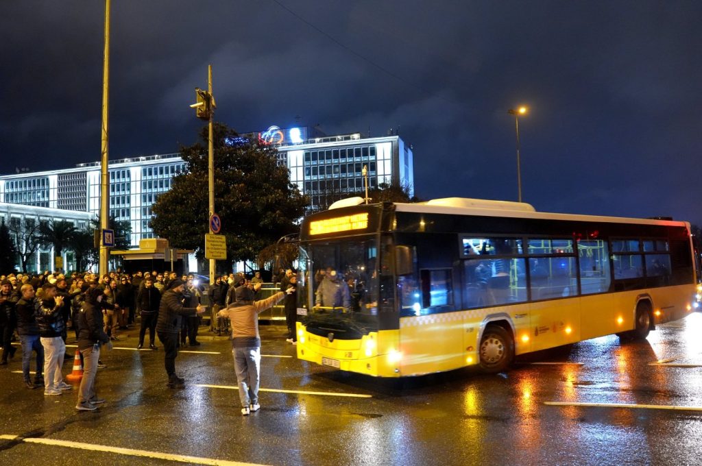 Istanbul bus owners rally for payment, warn of shutdown