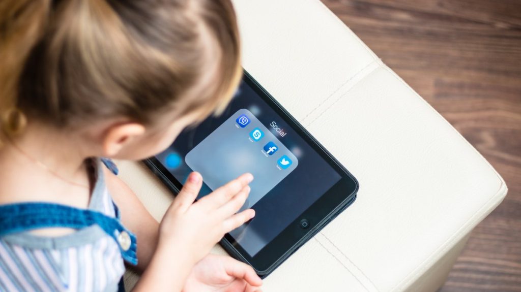 Türkiye joins global effort to shield children from online risks