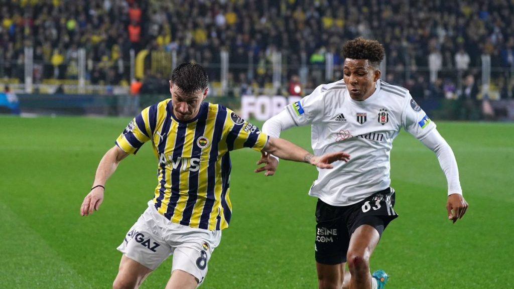 Beşiktaş, Fenerbahçe lock horns in crucial Süper Lig Istanbul derby