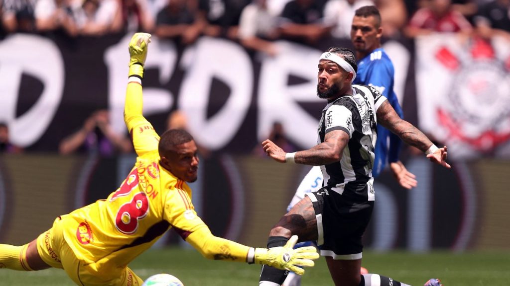 Depay transforms Corinthians, becoming Brazil’s football heartthrob