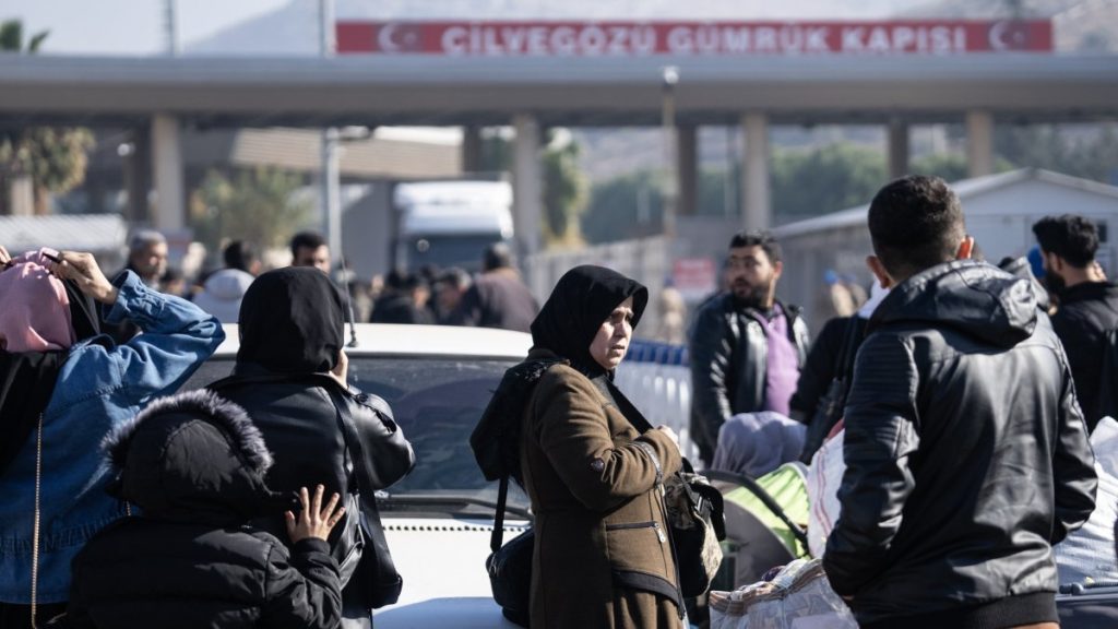 Syrians head home as Türkiye opens one more border crossing
