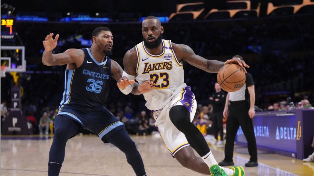 LeBron back in saddle to spur Lakers to victory over Grizzlies