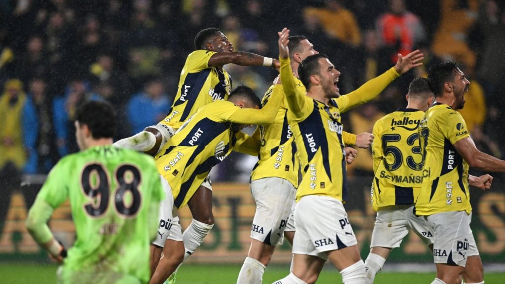 Fenerbahçe in bumpy ride, but maintain strong push in Süper Lig