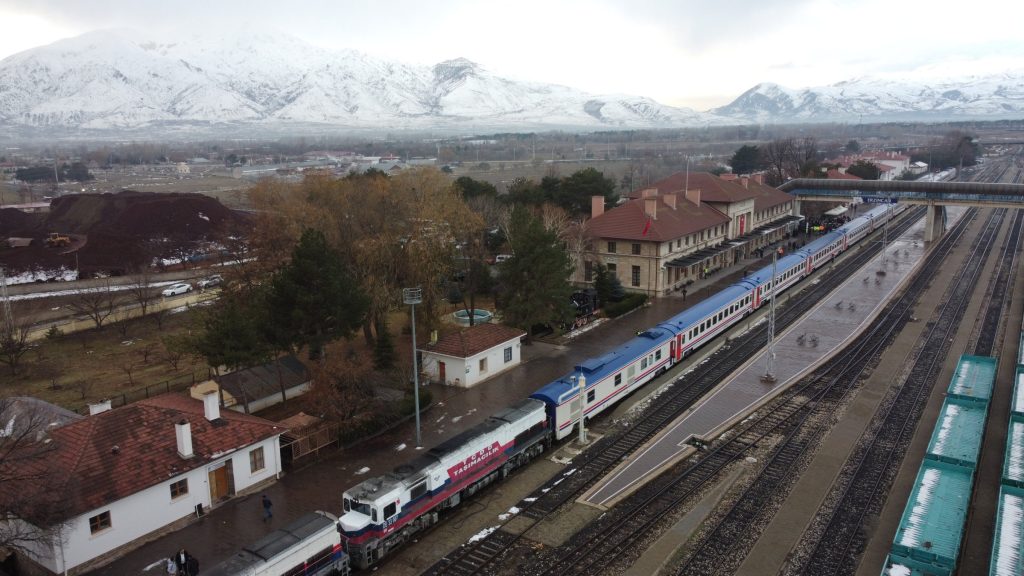 Türkiye’s Eastern Express makes first stop in Erzincan on route to Kars