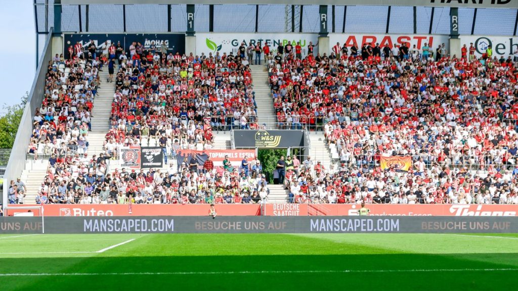 ‘Nazis out’: German fans slam racism during moment of silence