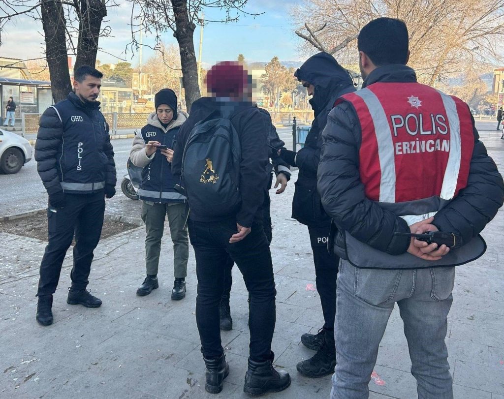 Türkiye intercepts 656 irregular migrants, rescues 57 in Aegean