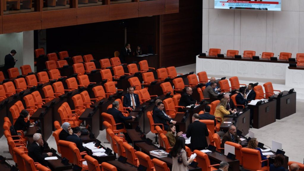 Turkish opposition minnows fight for Parliament survival