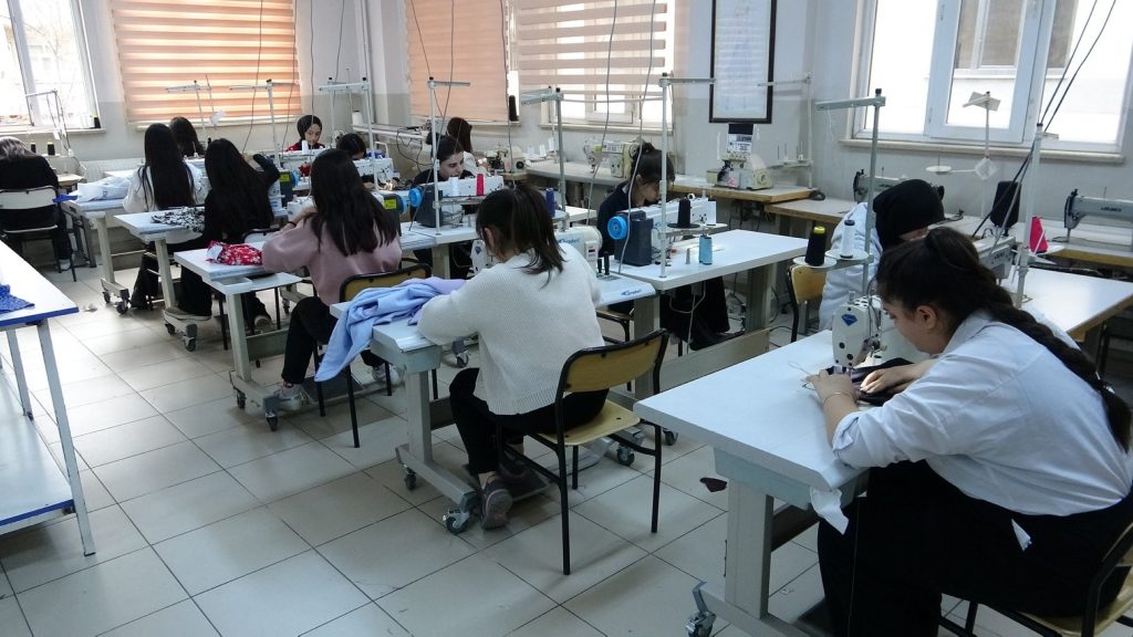 Fashion design students in Türkiye’s Van sew clothes for those in need