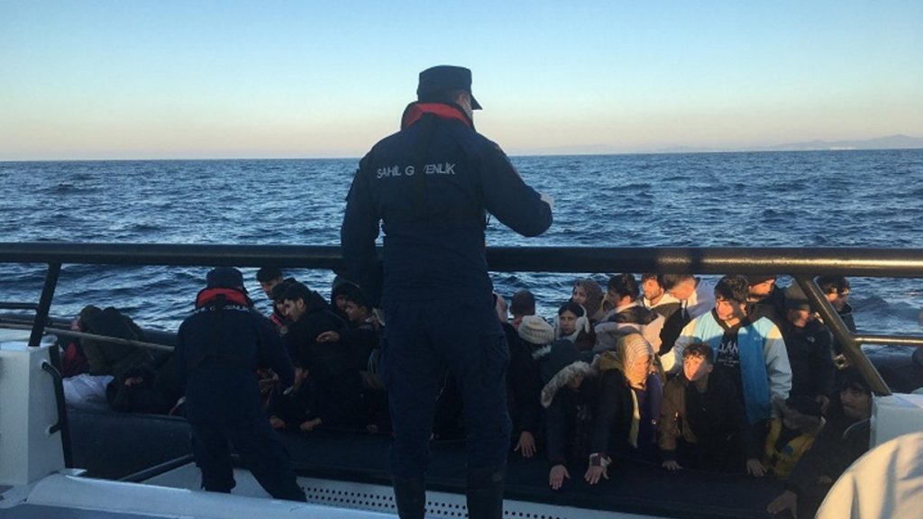 Police nab 42 suspected migrant smugglers across Türkiye