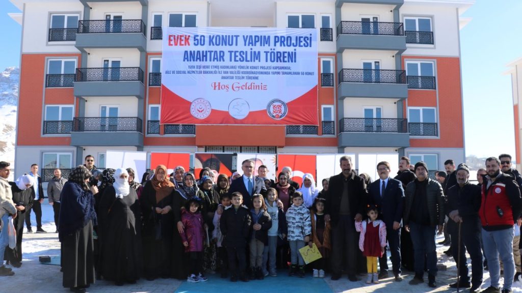 Keys to new homes handed over to 51 widows in E. Türkiye’s Van