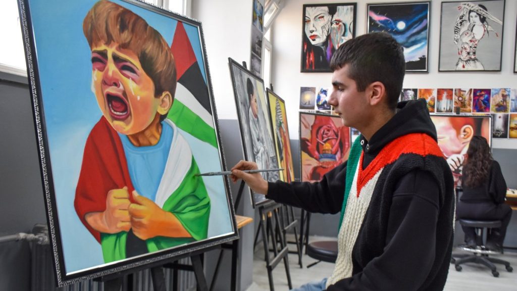 Türkiye’s Van students use paintings to highlight Gaza’s tragedy