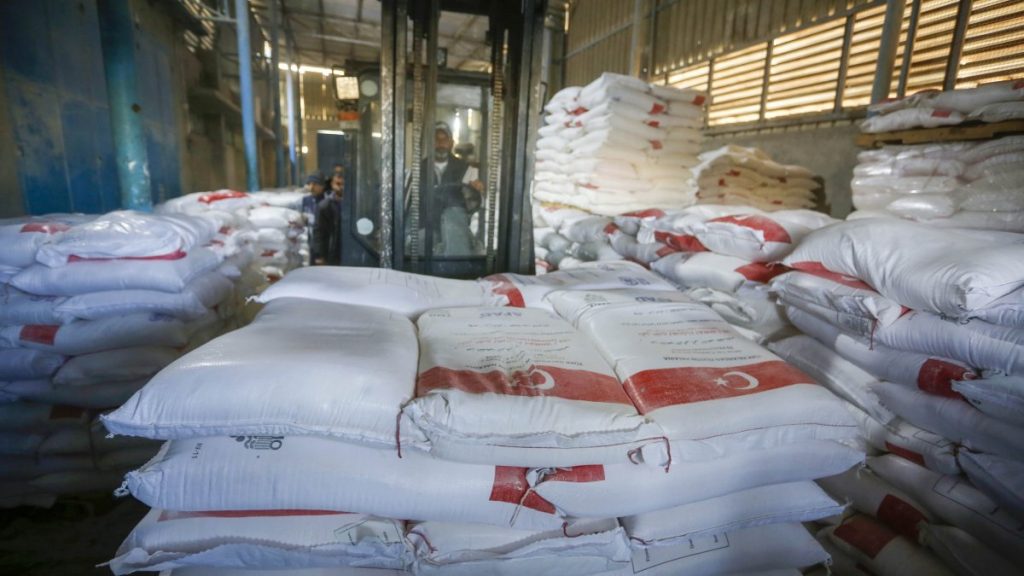 Türkiye’s AFAD provides crucial flour aid to Gaza amidst food crisis