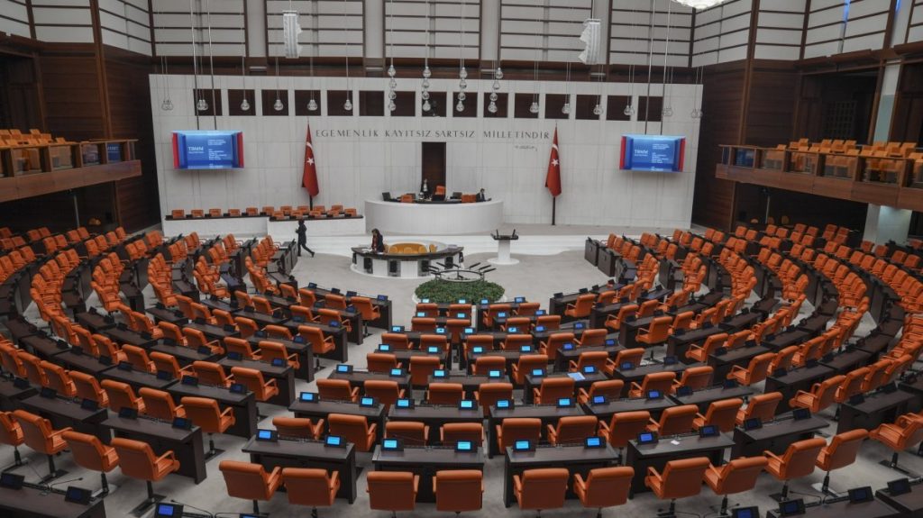 Turkish Parliament set to discuss new bills, pensions