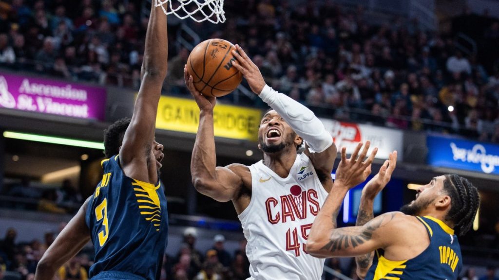 Mitchell sinks 35 to lead Cavs over Pacers, Nuggets rout Mavs