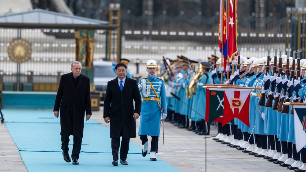 Erdoğan hosts Mongolian leader in landmark visit