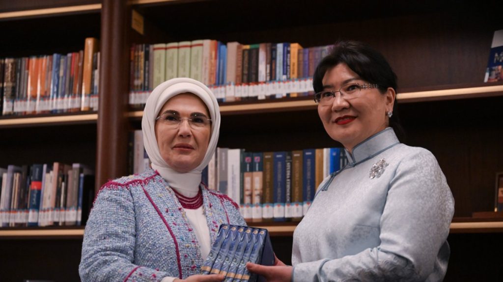 Emine Erdoğan greets Mongolia’s first lady during Ankara visit