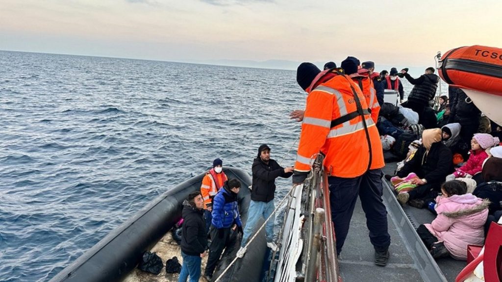 4 irregular migrants missing after boat incident in Türkiye’s Aydın