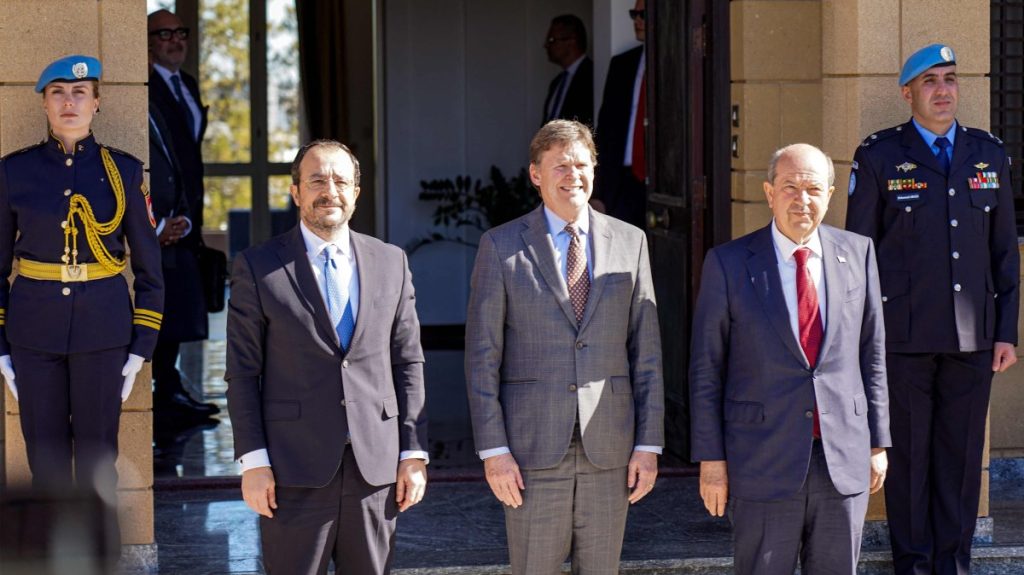 Turkish, Greek Cypriot leaders open to new checkpoints on truce line