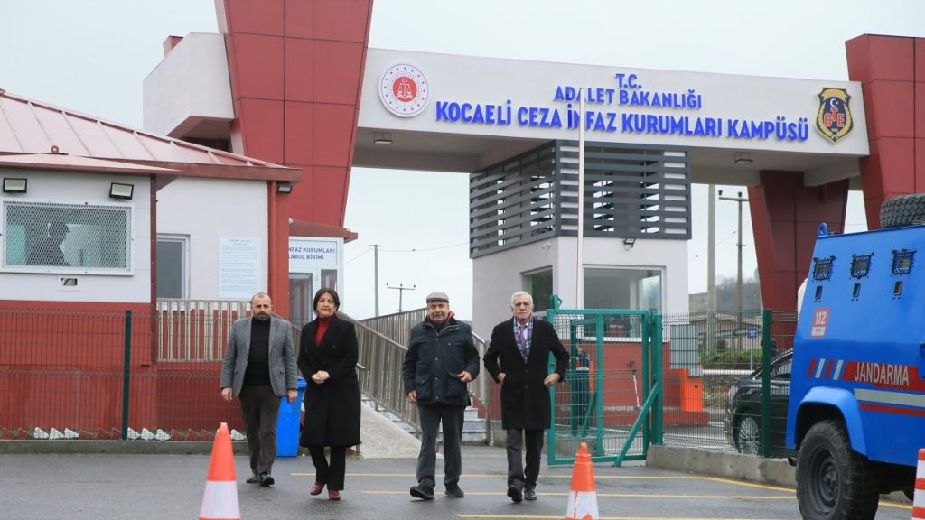 Turkish lawmakers pay critical visit to jailed PKK leader Öcalan