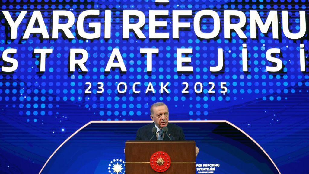 Erdoğan blasts opposition for threatening judiciary