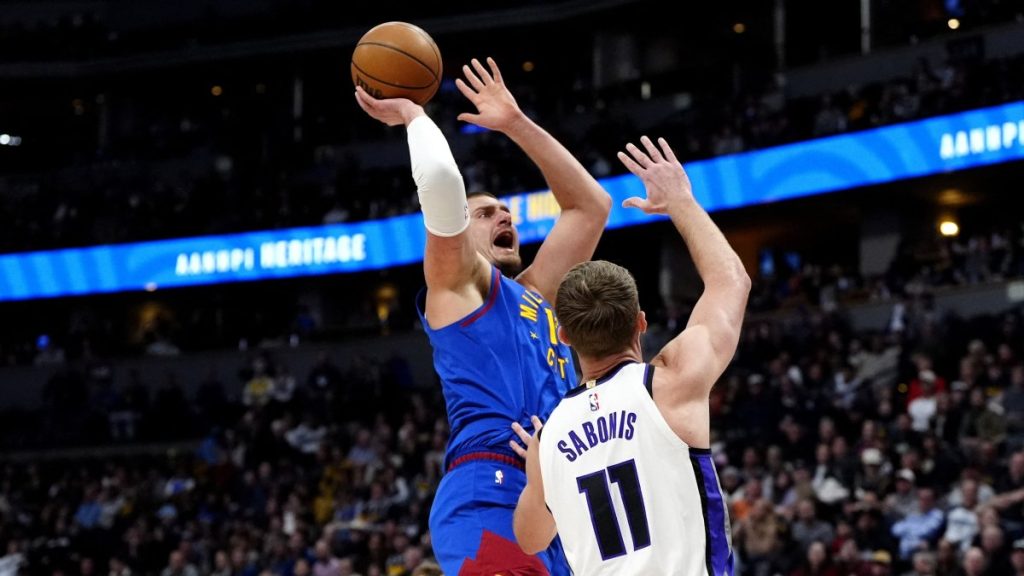 Jokic’s 5th straight triple-double powers Nuggets over Kings