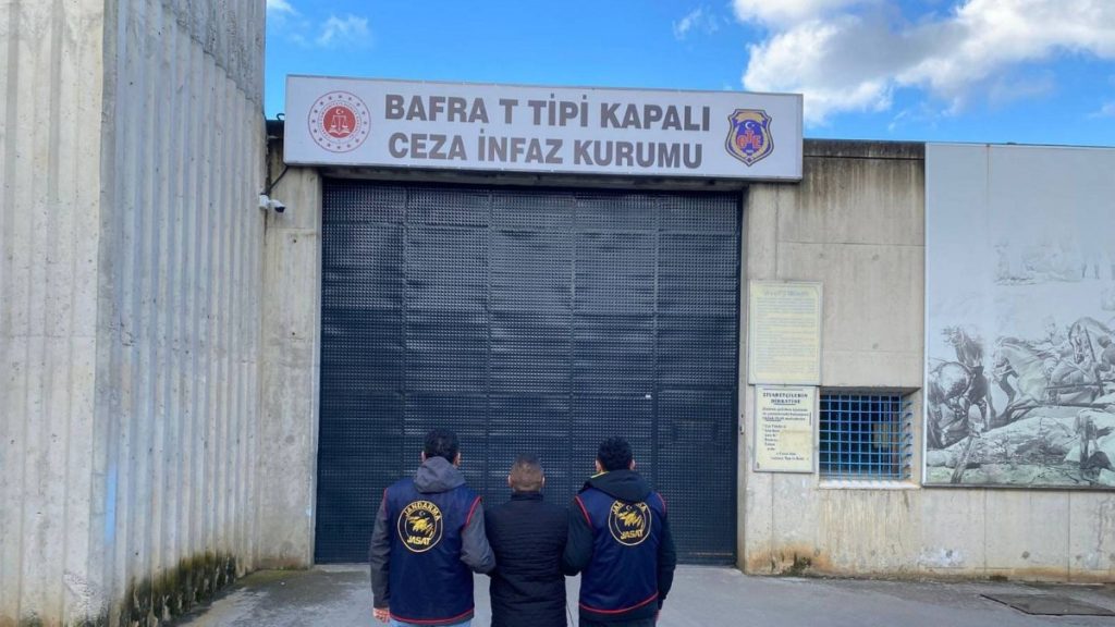 ‘Clamp’ ops capture 71 FETÖ suspects across Türkiye