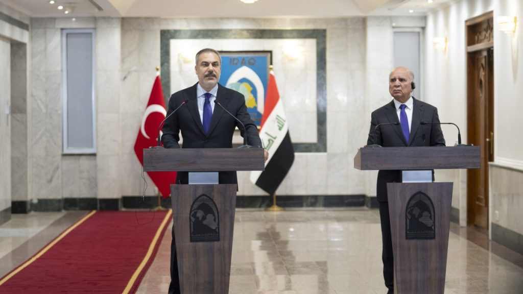 Turkish FM urges Iraq to join joint fight against PKK, Daesh