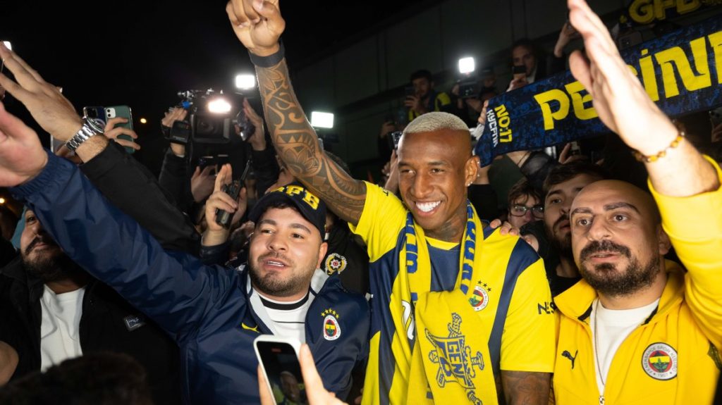 Fenerbahçe’s latest signing Talisca touches down in Istanbul