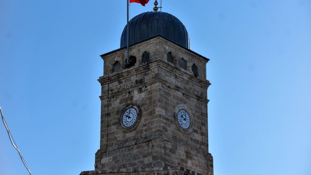 Antalya’s Clock Tower in S Türkiye stops due to power cuts