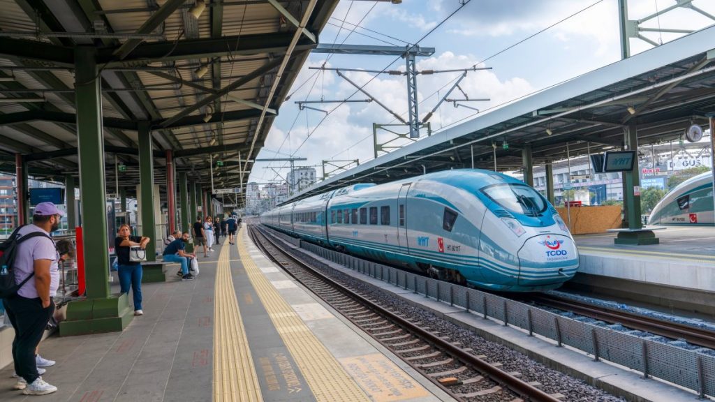 2.8 M passengers use Türkiye’s rail systems during Ramadan Bayram