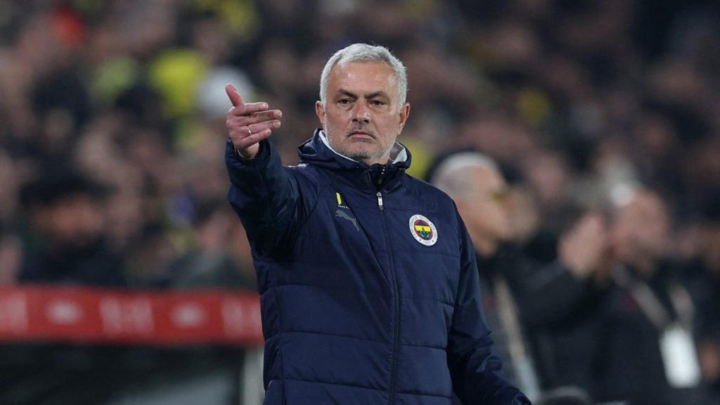 How Mourinho’s toxic tactics drag Fenerbahçe, Turkish football down