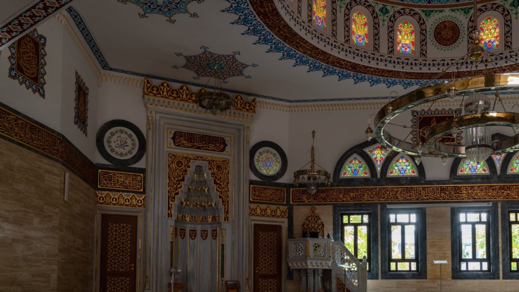 Turkish imam inspires people to convert to Islam in Germany