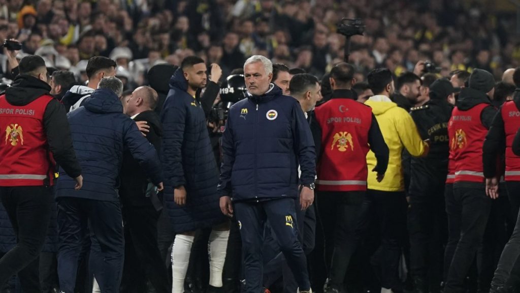 TFF bans Mourinho, Fenerbahçe players for 3 games after derby fiasco