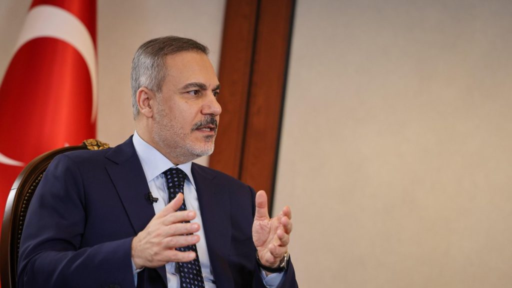 Turkish FM urges Iraq to fight PKK as it fought against Daesh