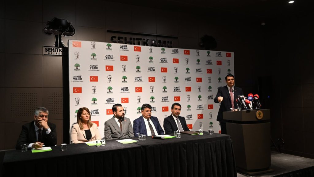 CHP Gaziantep district mayor, parliamentary members resign