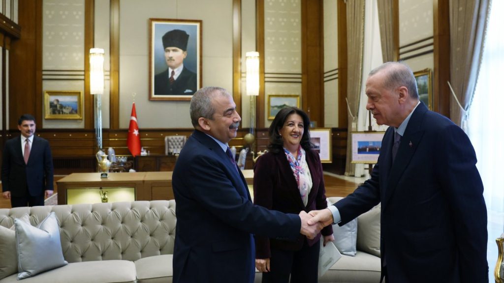 Erdoğan meets with DEM Party delegation to discuss terror-free Türkiye