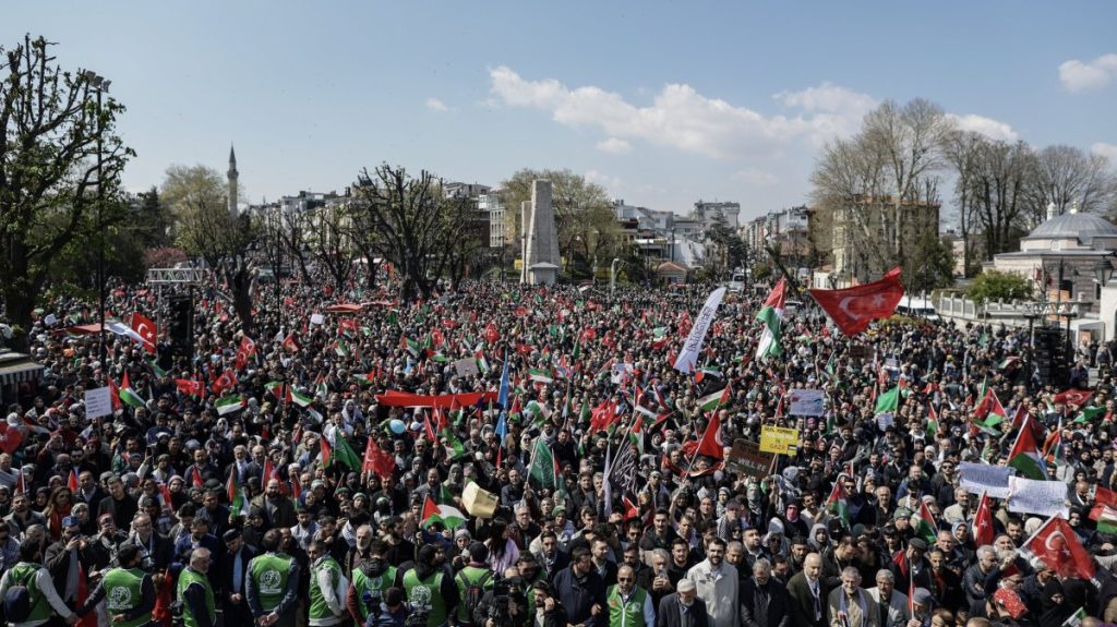 Rallies across Türkiye raise awareness of ‘dying’ Gaza