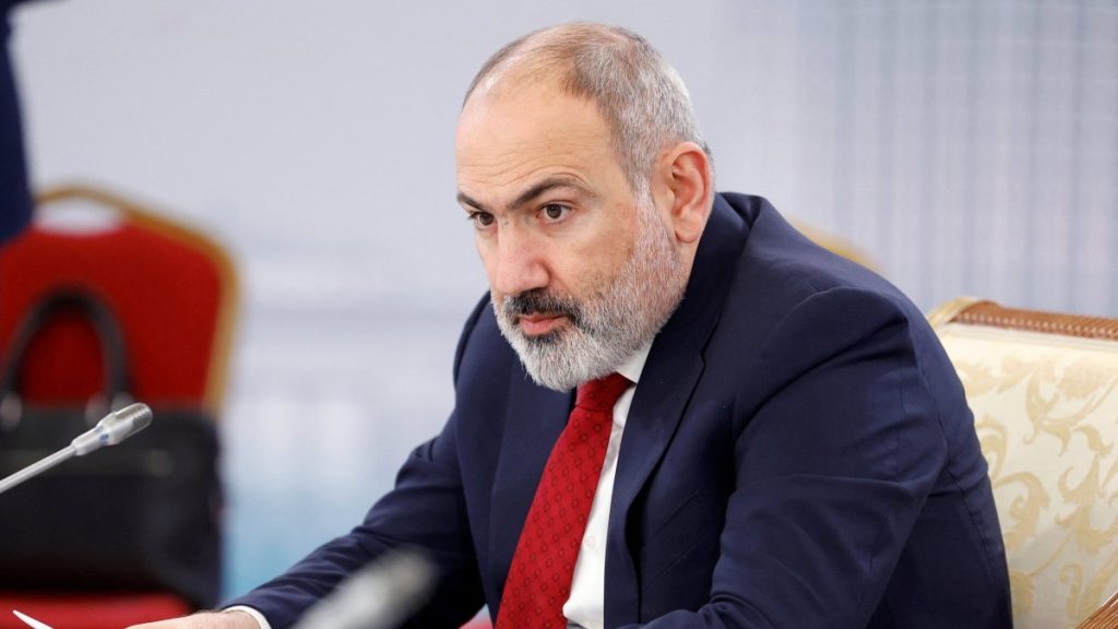Pashinyan calls on Baku to sign peace deal, dissolve Minsk group