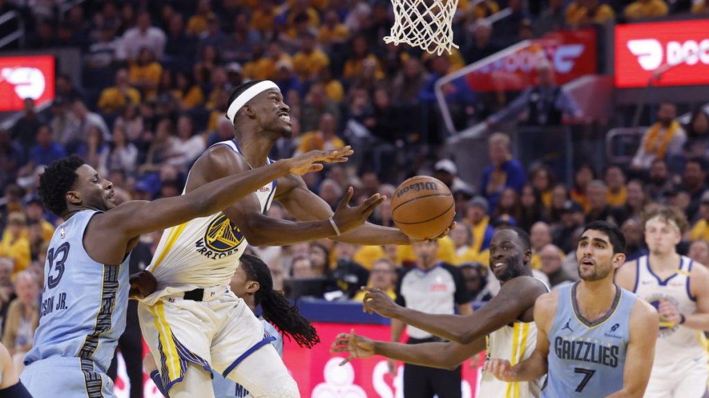 Warriors pull off magic to stun Grizzlies, punch playoff ticket