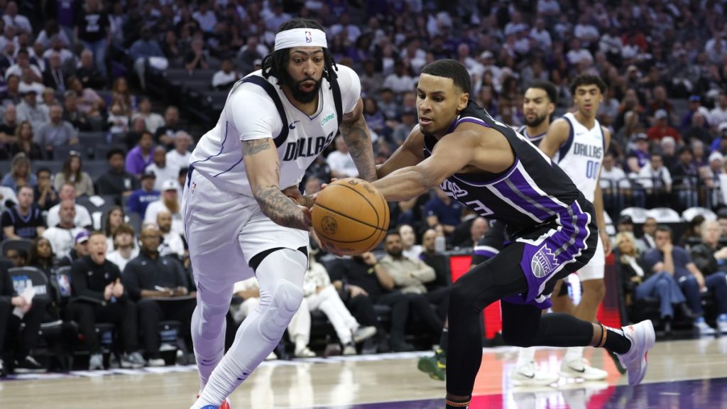 Mavericks cash in, bounce Kings to set up Grizzlies play-in duel