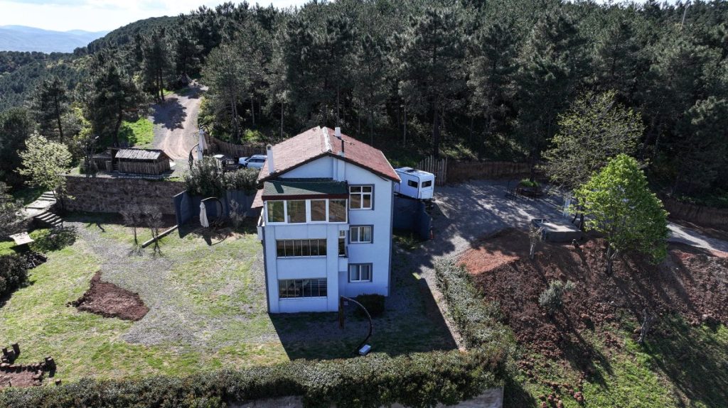 Unique mountain home in Türkiye’s Yalova gains popularity online