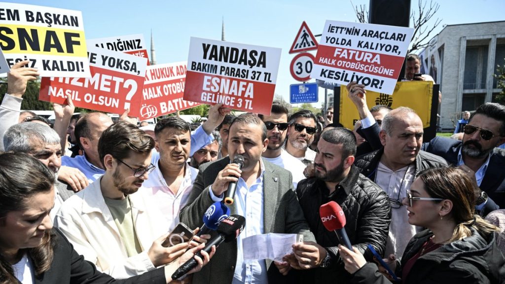Istanbul private bus operators demand overdue payments from IBB
