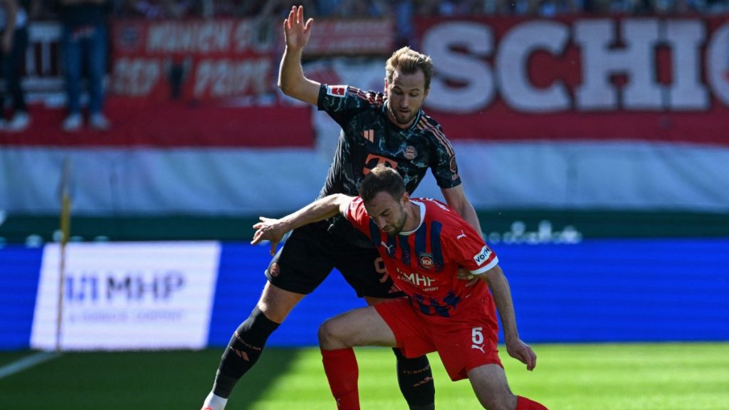 Bayern turn up heat in title race with Heidenheim hammering