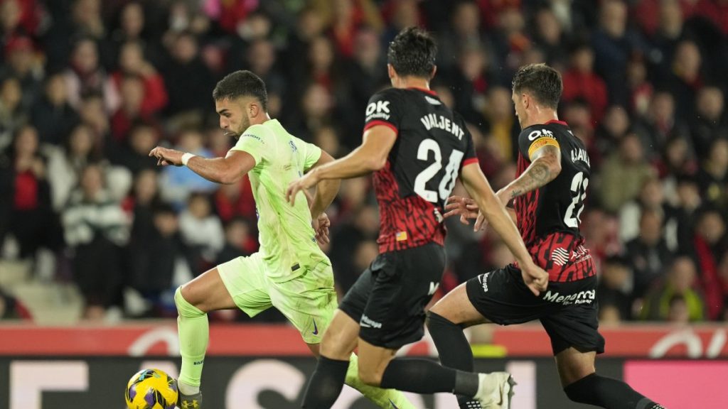 Barca eye bigger prize against Mallorca amid Lewandowski setback